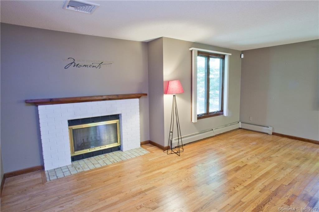 7 Timber Ridge Dr - Photo 3 of 37