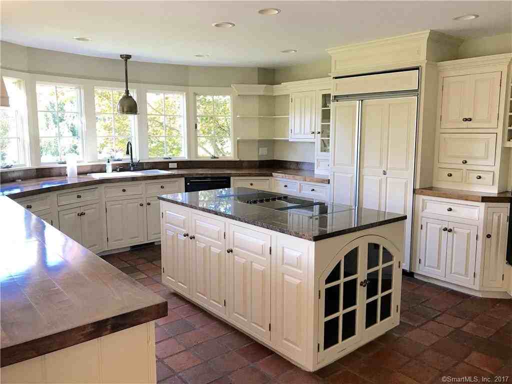 142 Topstone Rd - Photo 3 of 32