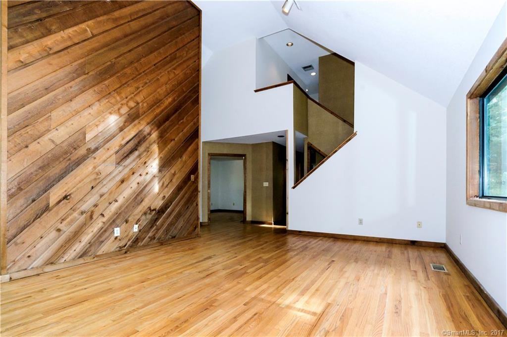 38 Macmath Dr - Photo 3 of 32