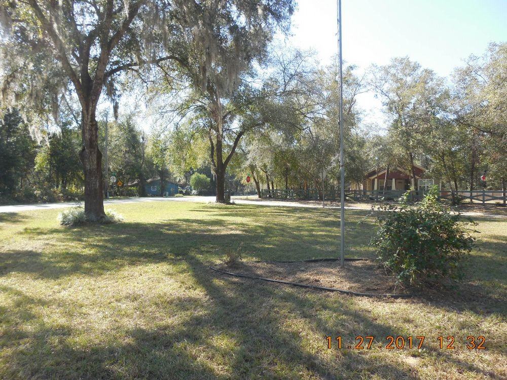 300 Holiday Dr - Photo 2 of 16