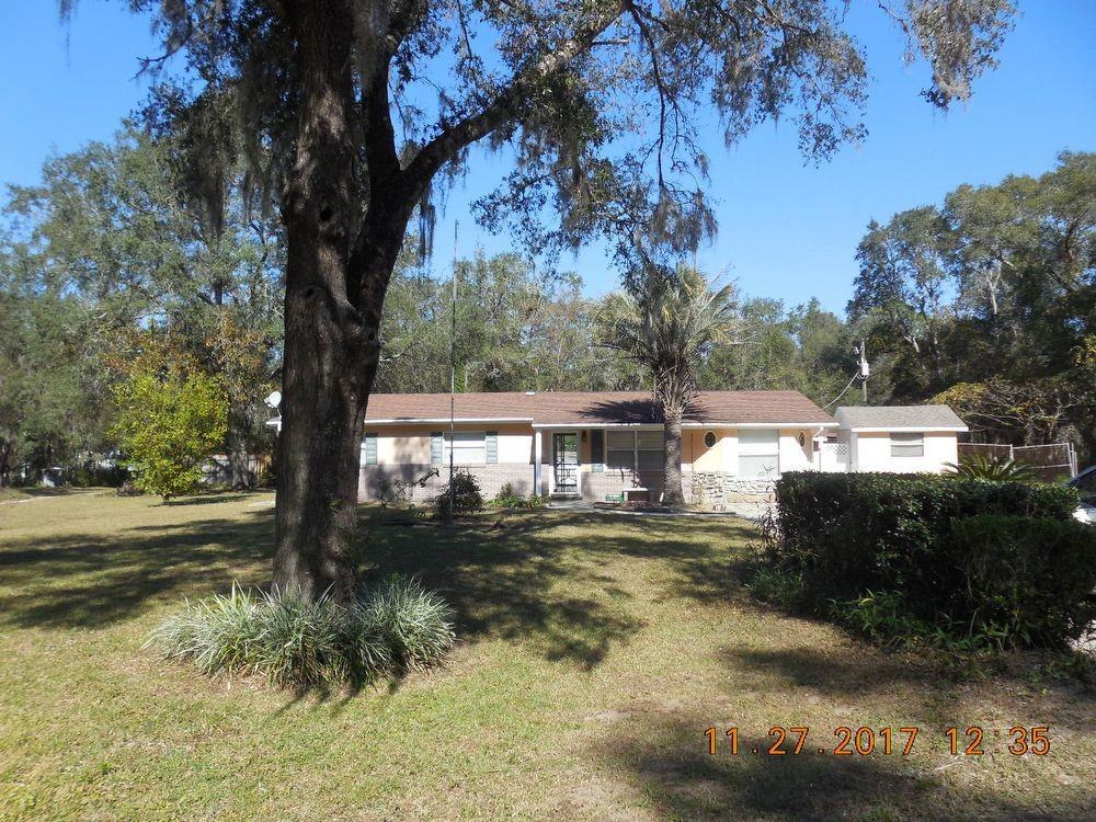 300 Holiday Dr - Photo 3 of 16