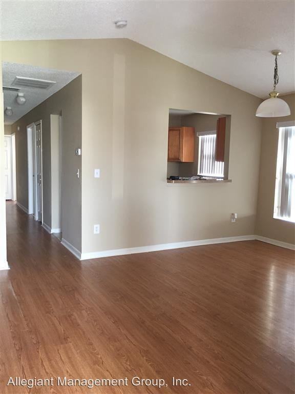 743 Palmera St - Photo 3 of 10