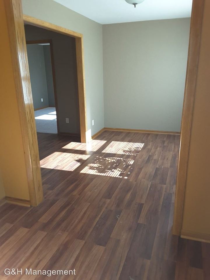 203 4th St NW - Photo 2 of 13