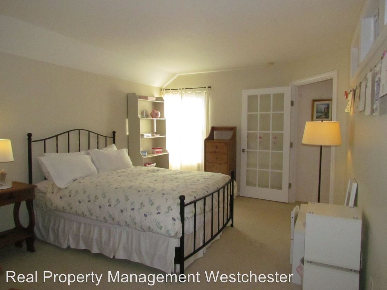 207 Ramapo Rd #B - Photo 3 of 12