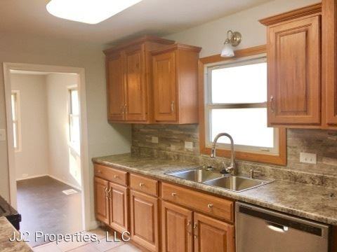 3016 S 2nd St - Photo 3 of 10