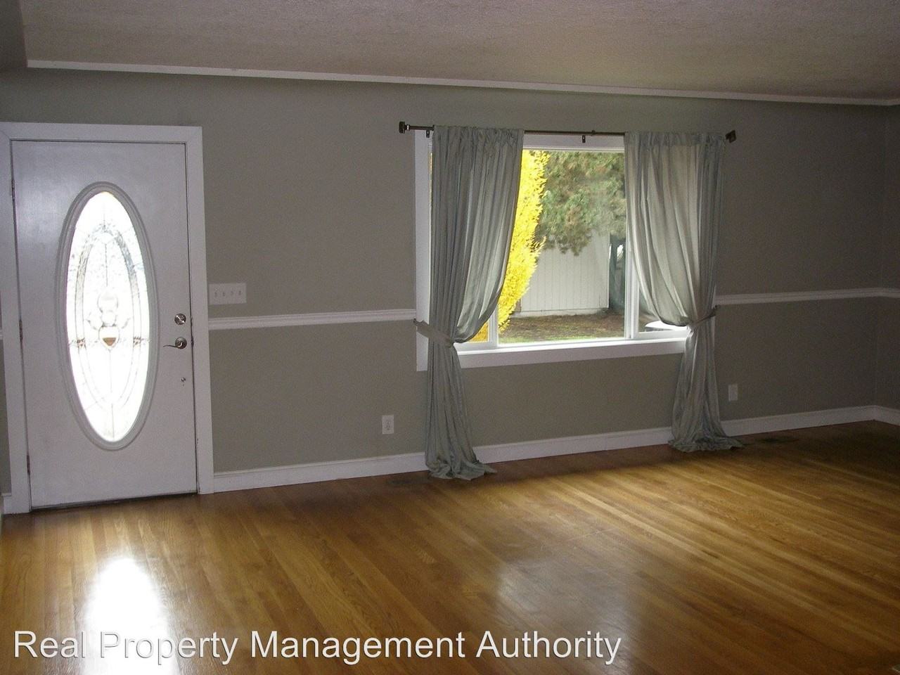 712 E 19th St - Photo 2 of 13