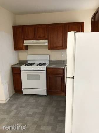 654 Bergen Ave - Photo 2 of 3