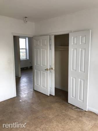 654 Bergen Ave - Photo 3 of 3