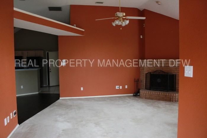 1714 Ambrose Dr - Photo 2 of 5