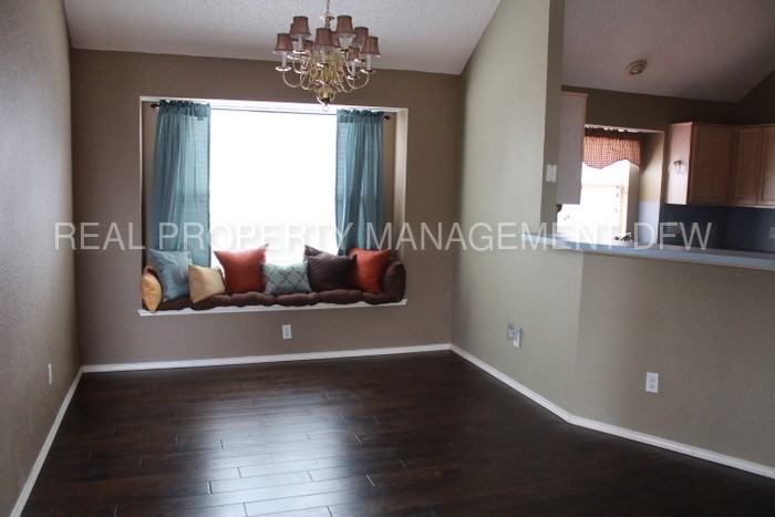 1714 Ambrose Dr - Photo 3 of 5