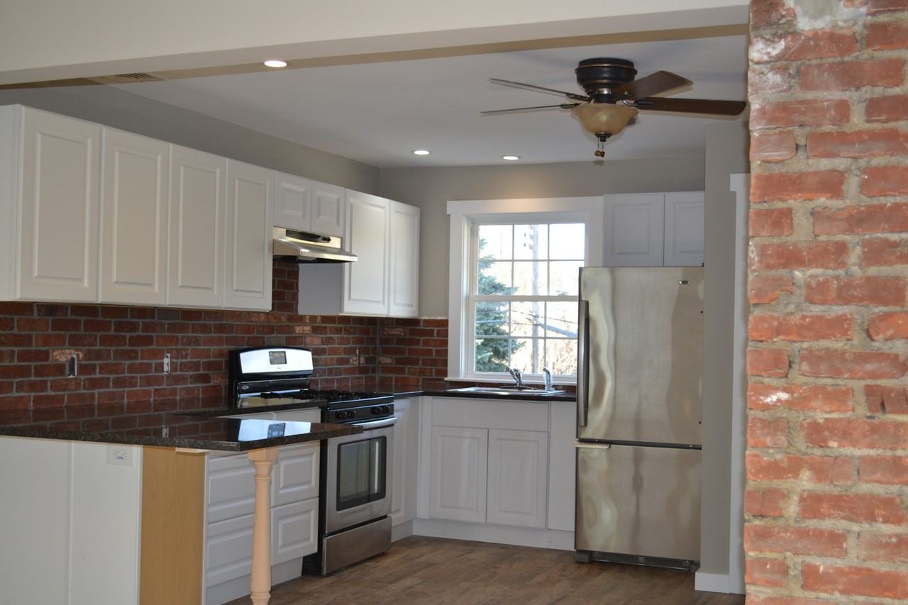 185 Glen Head Rd - Photo 3 of 10