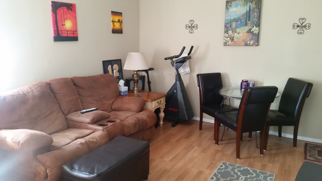 52 Carleton Ave - Photo 2 of 8