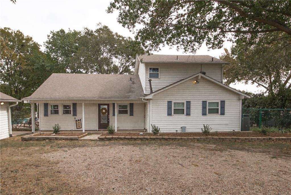 214 Lakeshore Rd - Photo 2 of 33