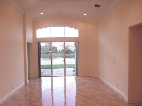 6037 Durham St #C - Photo 2 of 5