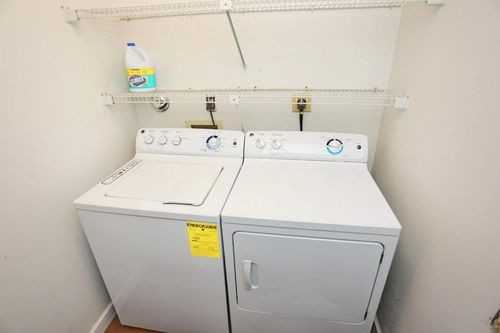 6037 Durham St #C - Photo 3 of 5