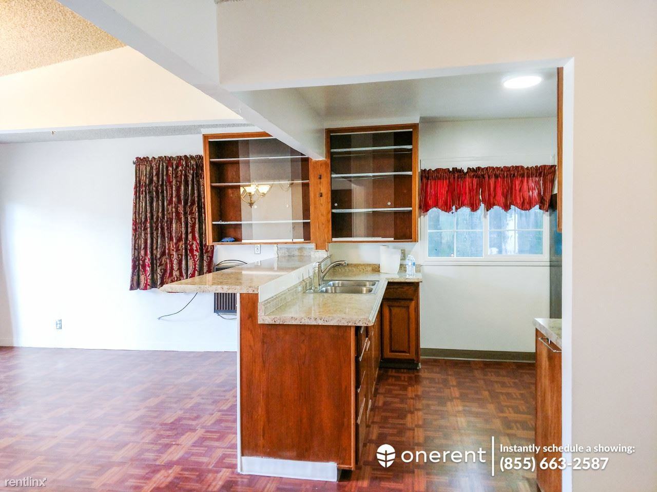 1471 Young St - Photo 2 of 9