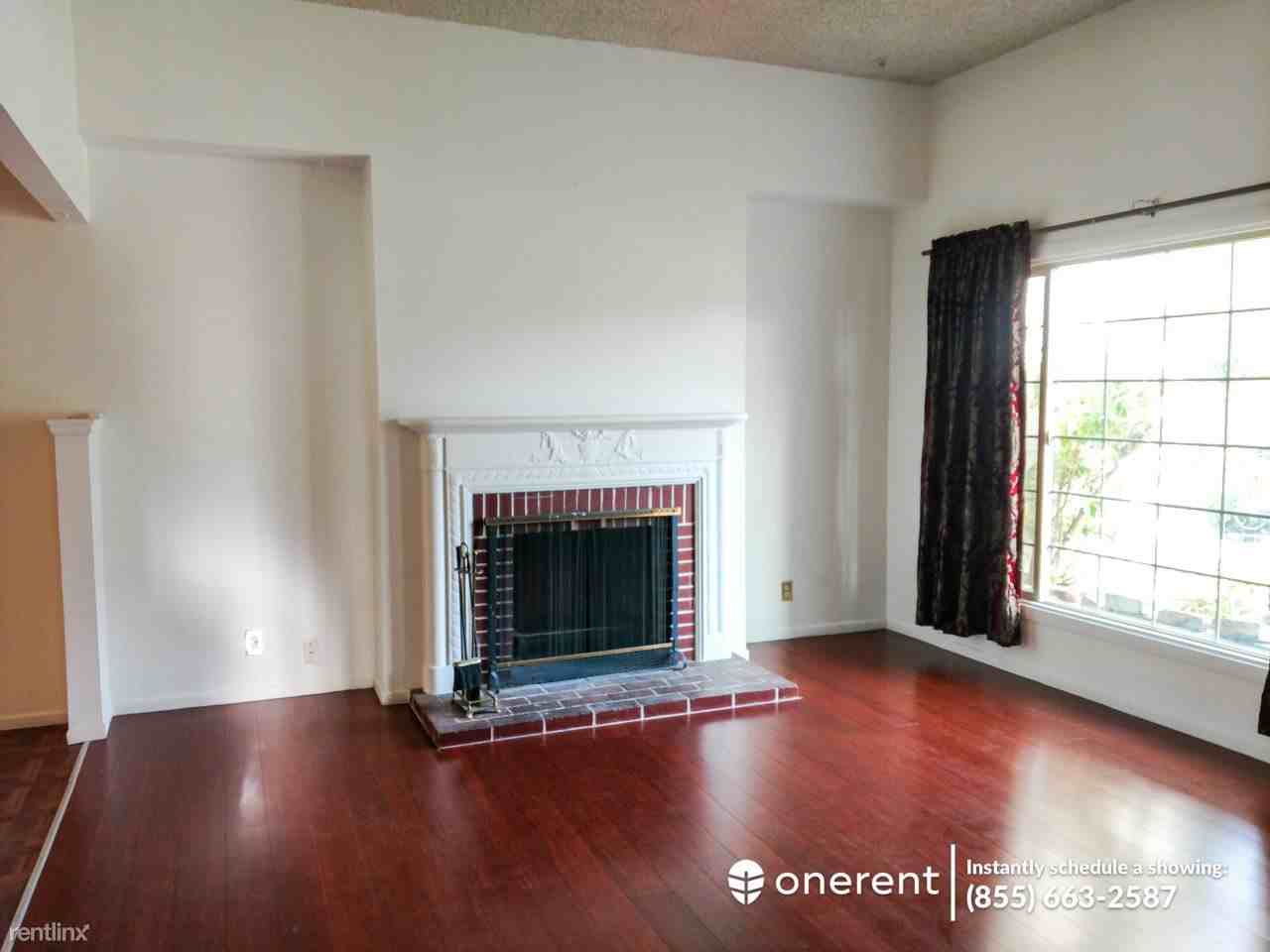 1471 Young St - Photo 3 of 9