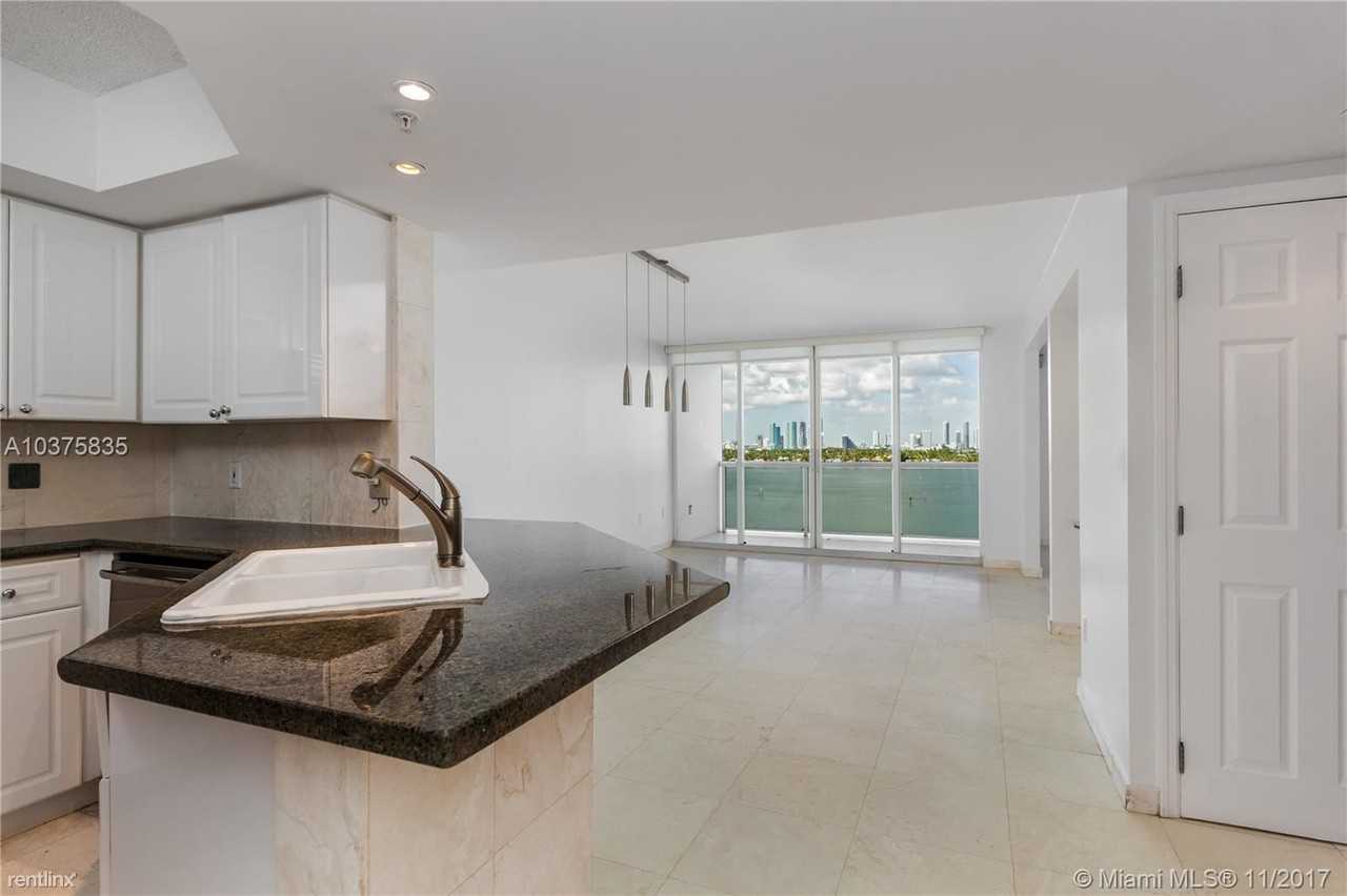 1800 Sunset Harbour Dr