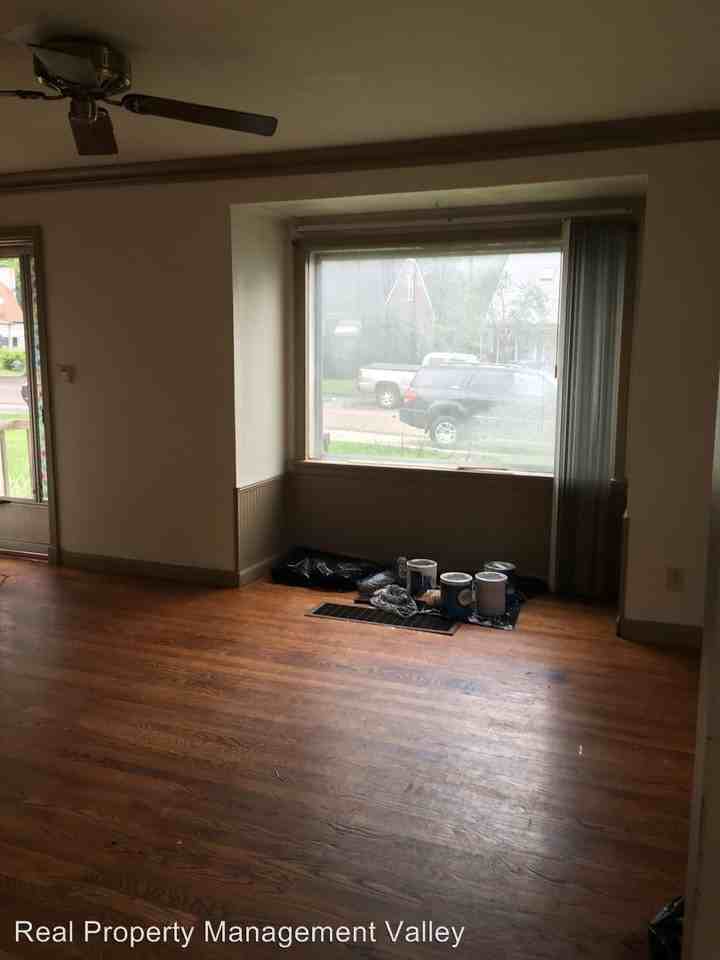 5403 Noyes Ave - Photo 3 of 8