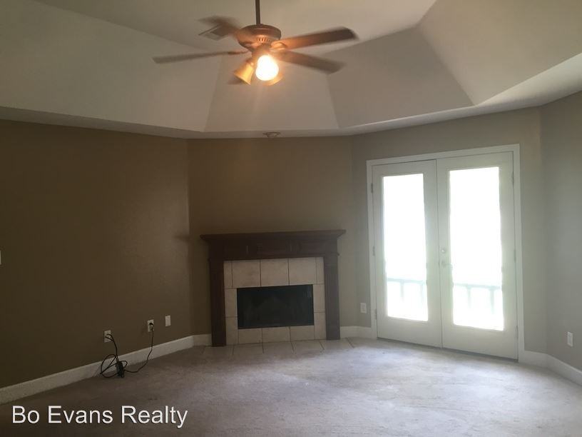 126 Post Oak Pl - Photo 3 of 18