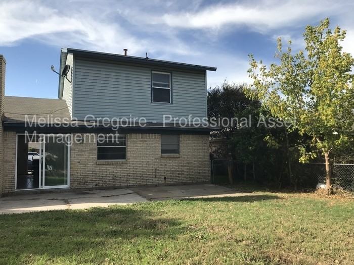 509 Russell Rd - Photo 2 of 15