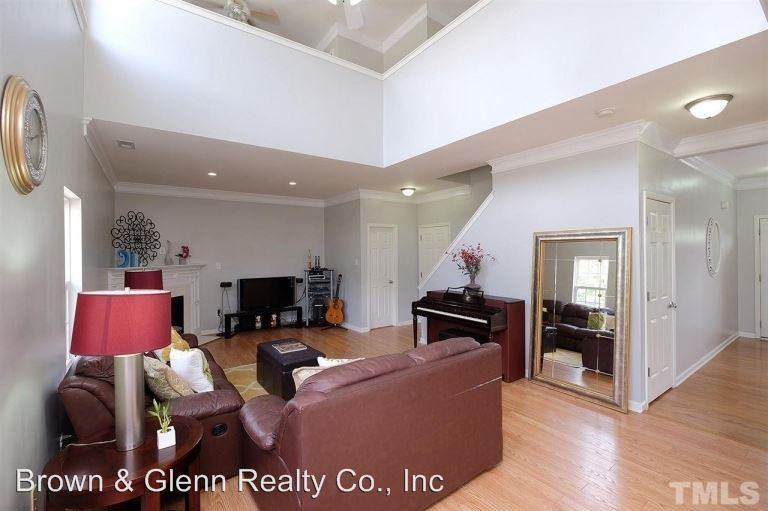 613 Hanson Rd - Photo 2 of 11