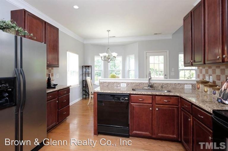 613 Hanson Rd - Photo 3 of 11