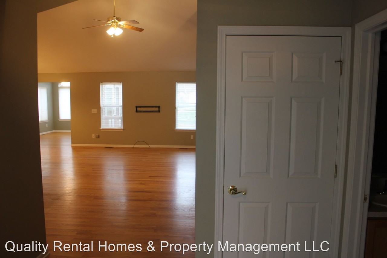 9100 Spring Brook Cir - Photo 3 of 16