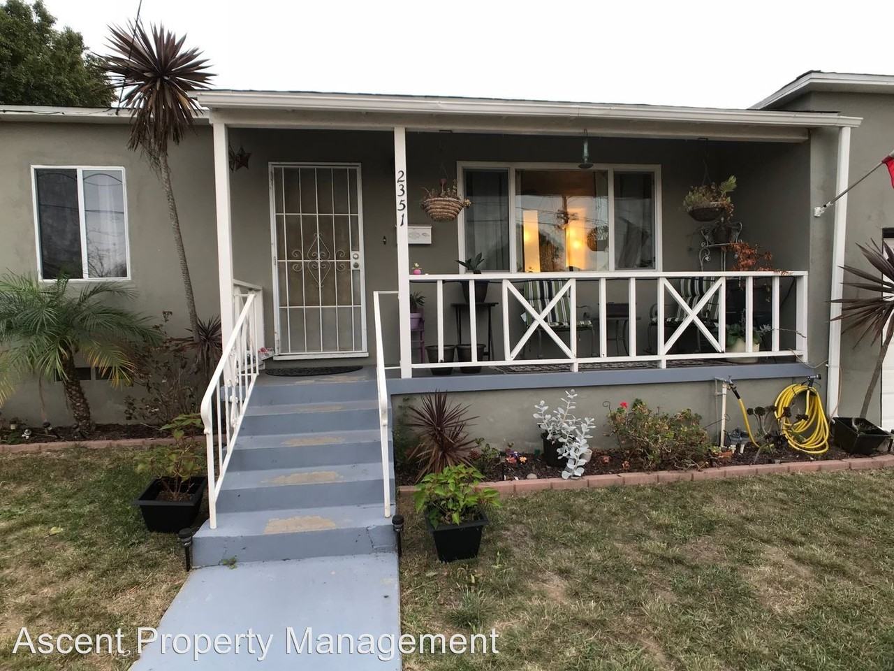 2351 Ridge View Dr - Photo 2 of 17