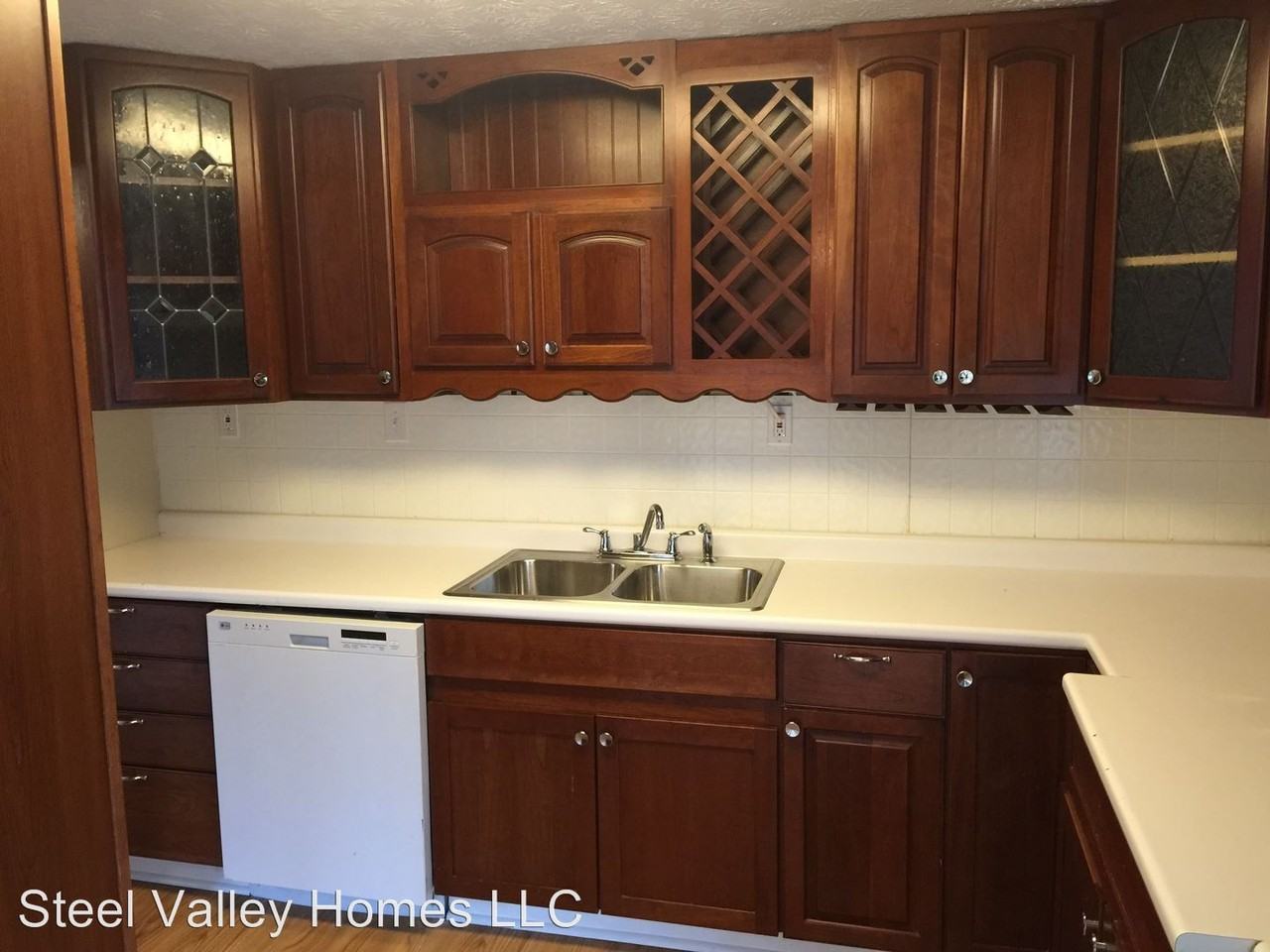 3725 Oakview Dr - Photo 3 of 11