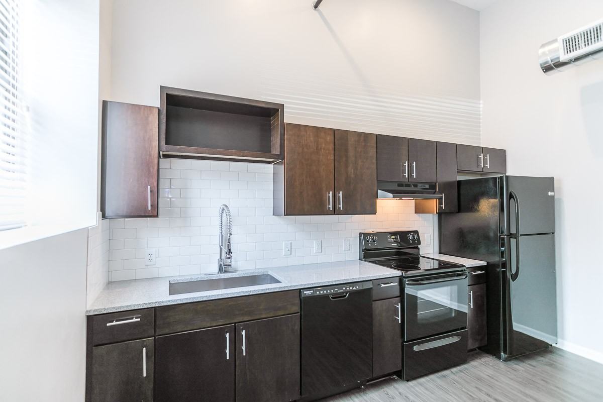 915 Broadway Blvd - Photo 6 of 49