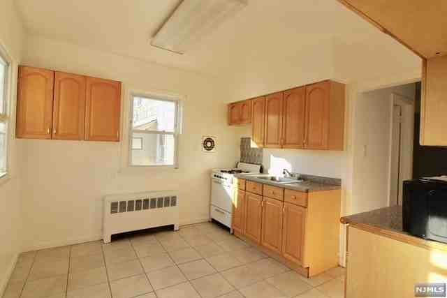 343 Washington Ave - Photo 2 of 12