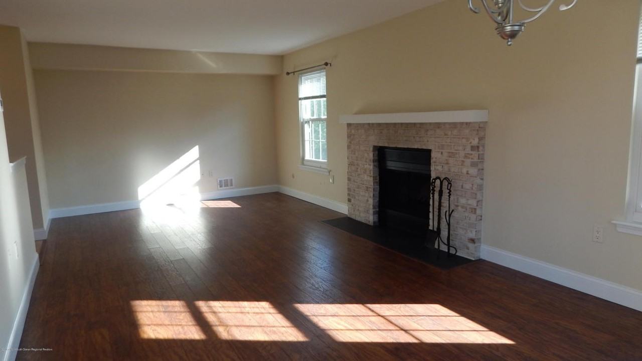 1318 Wellington Pl - Photo 3 of 18
