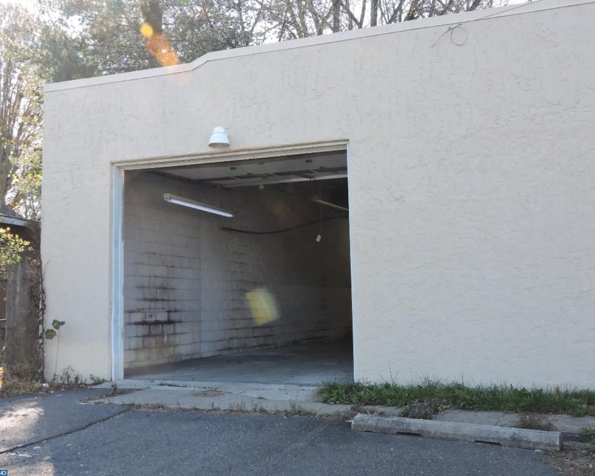 119 Horsham Rd - Photo 2 of 12