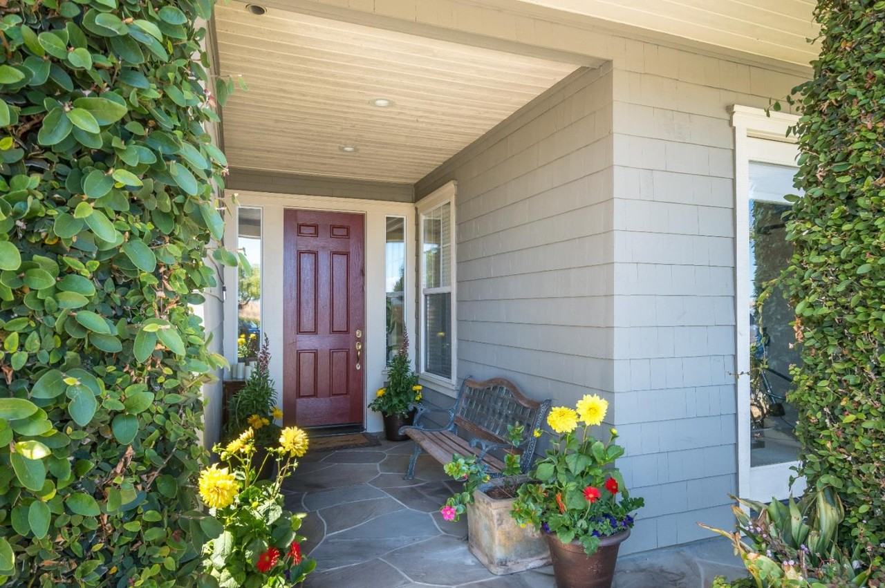 2039 Seabrook Ct - Photo 3 of 29