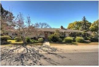 878 Northampton Dr - Photo 2 of 9