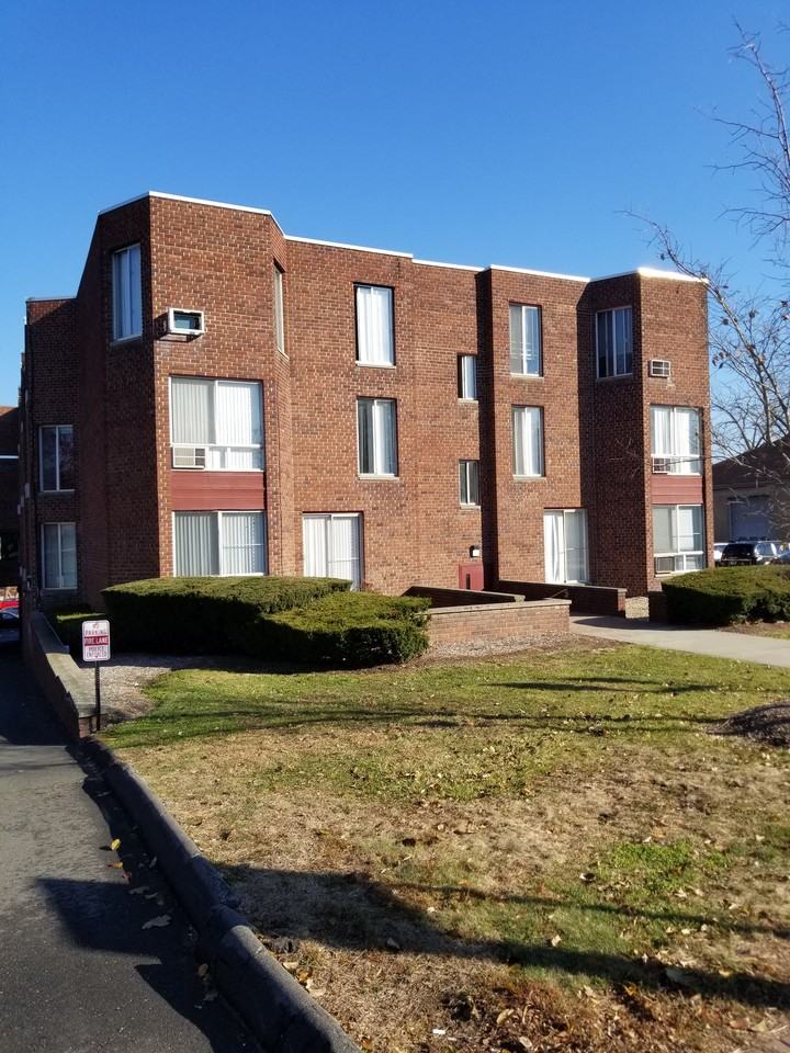 1078 New Britain Avenue, West Hartford, CT 06110 1 Bedroom Apartment