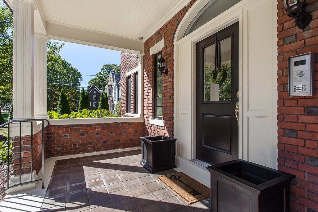 682 Prospect Street - Photo 2 of 12