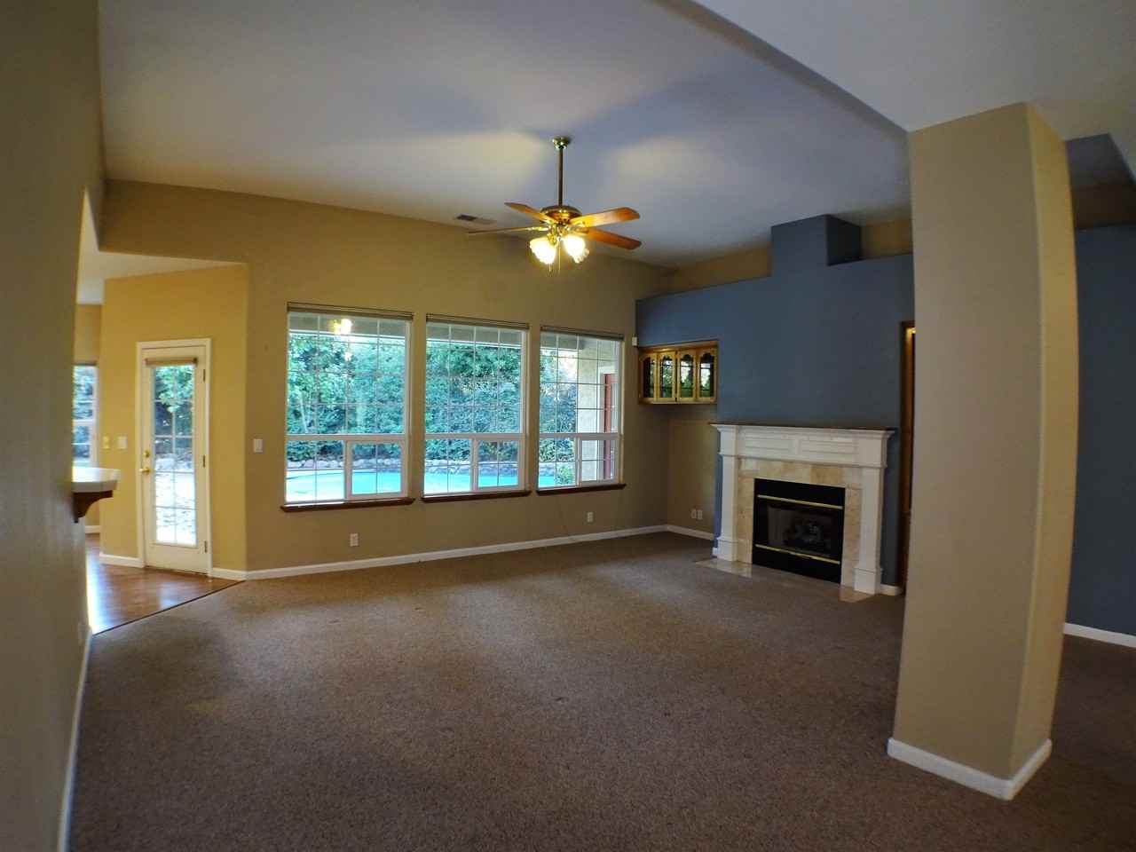 7 Roxbury Court - Photo 3 of 20