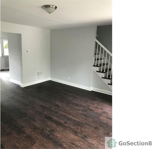 1573 Winston Ave - Photo 2 of 8