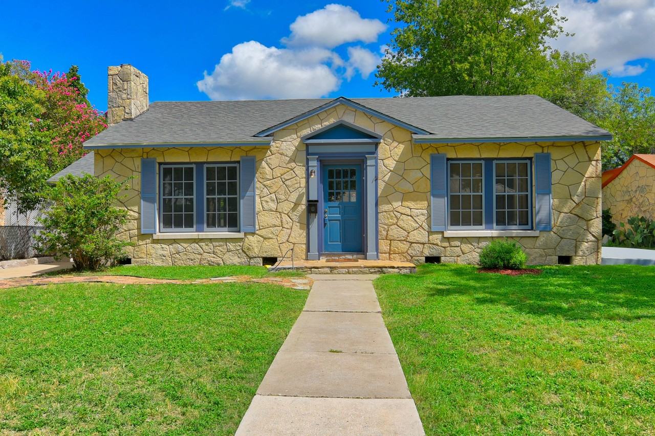 241 El Monte Blvd - Photo 2 of 20