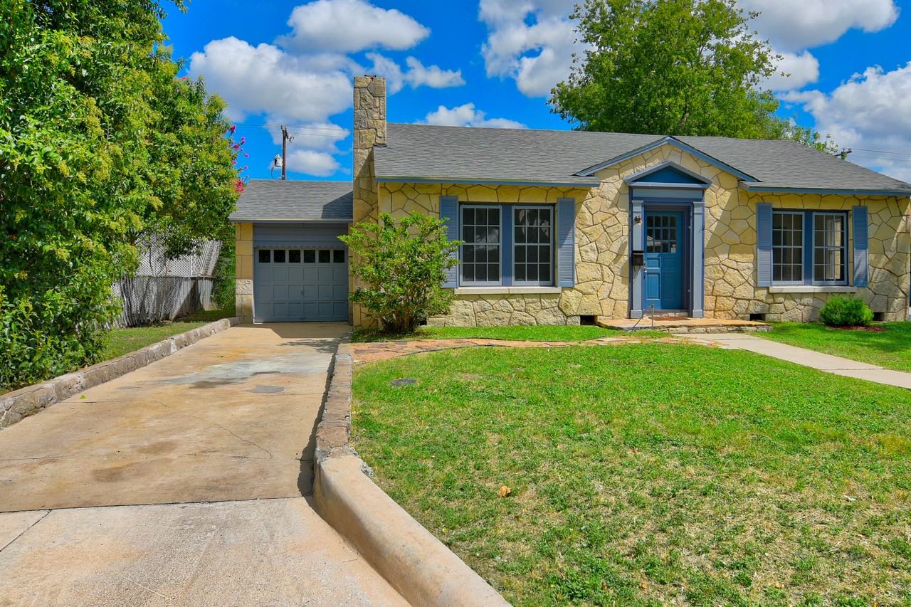 241 El Monte Blvd - Photo 3 of 20