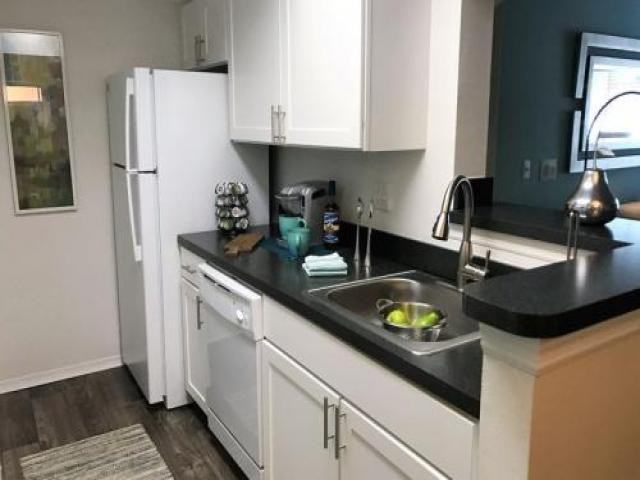 4020 Lake Underhill Rd - Photo 3 of 5