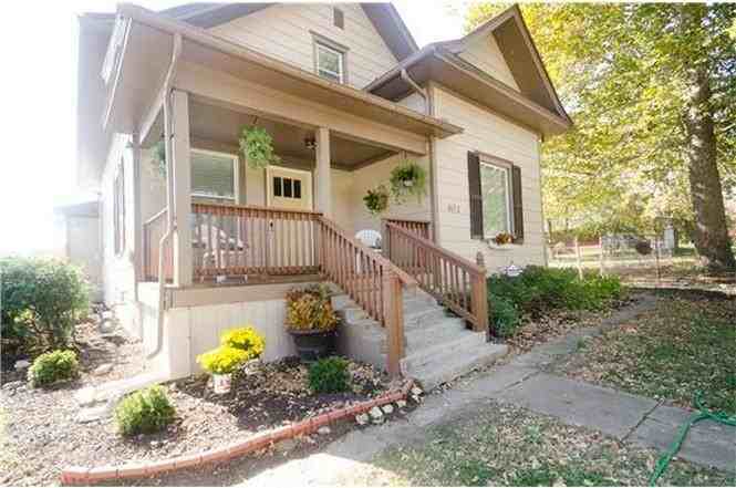 401 Oak St - Photo 2 of 10