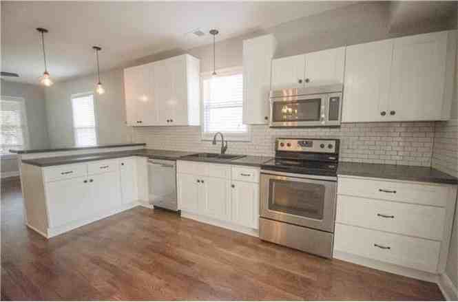 401 Oak St - Photo 3 of 10