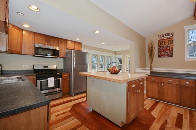 303 N 3rd Ave - Photo 3 of 15