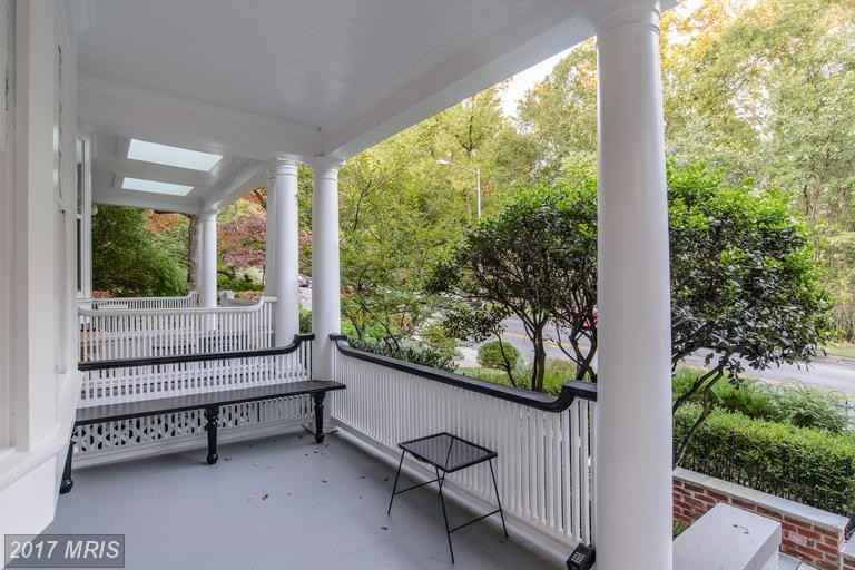 2240 Cathedral Ave NW - Photo 3 of 30