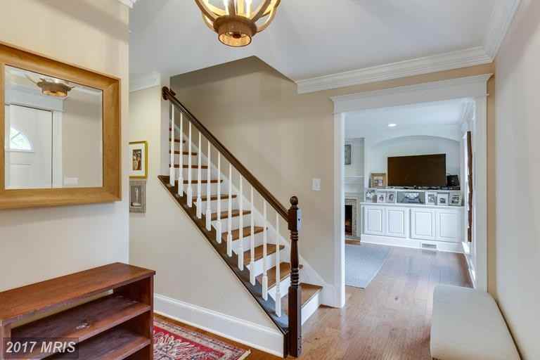 8231 Crown Court Rd - Photo 2 of 30