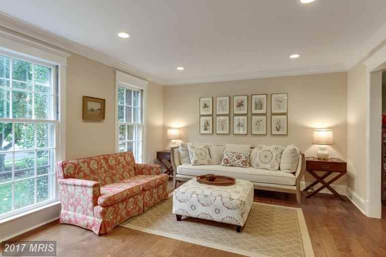 8231 Crown Court Rd - Photo 3 of 30