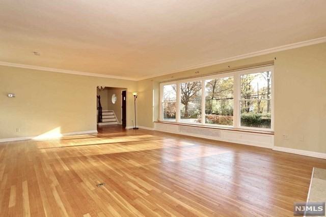 847 Norgate Dr - Photo 3 of 25